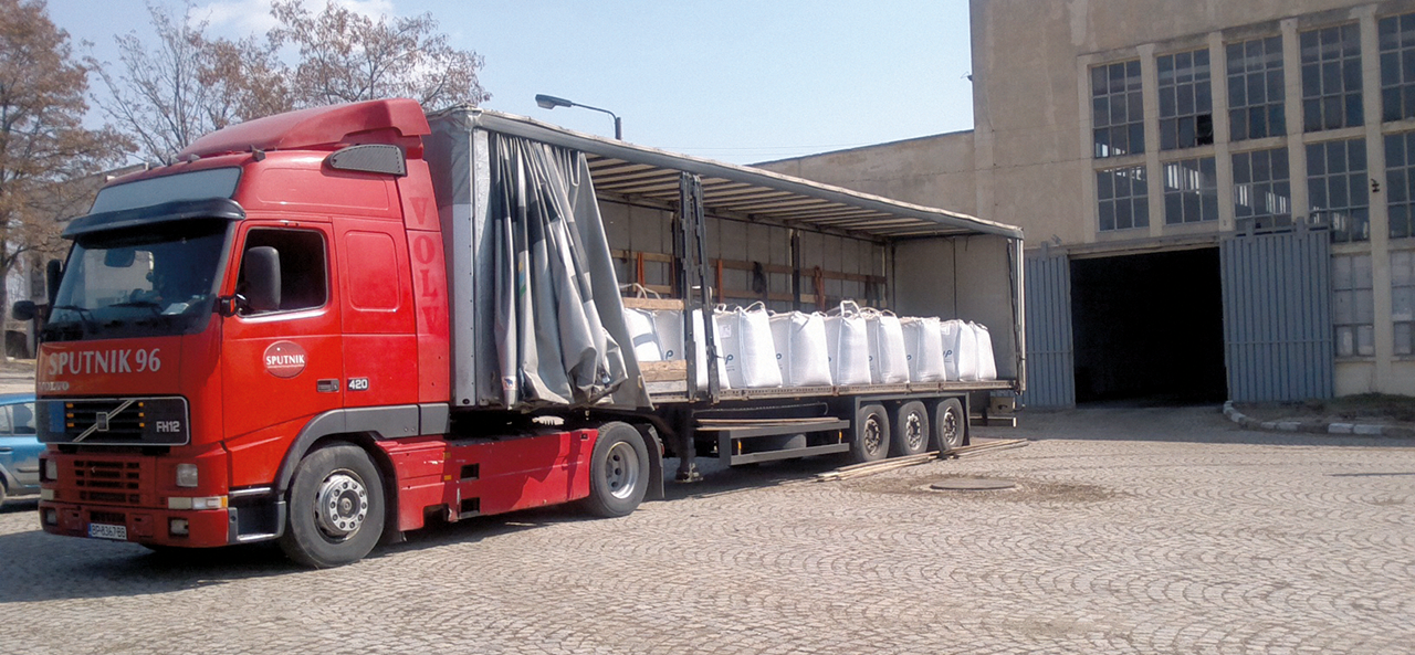 Pörner Bitumen Bags™ on flatbed truck